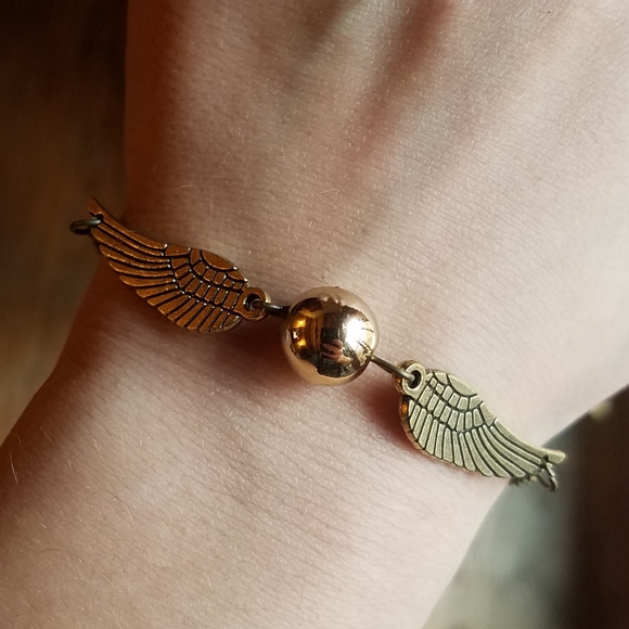 NWOT Harry Potter Bronze Golden Snitch Bracelet - Picture 7 of 7
